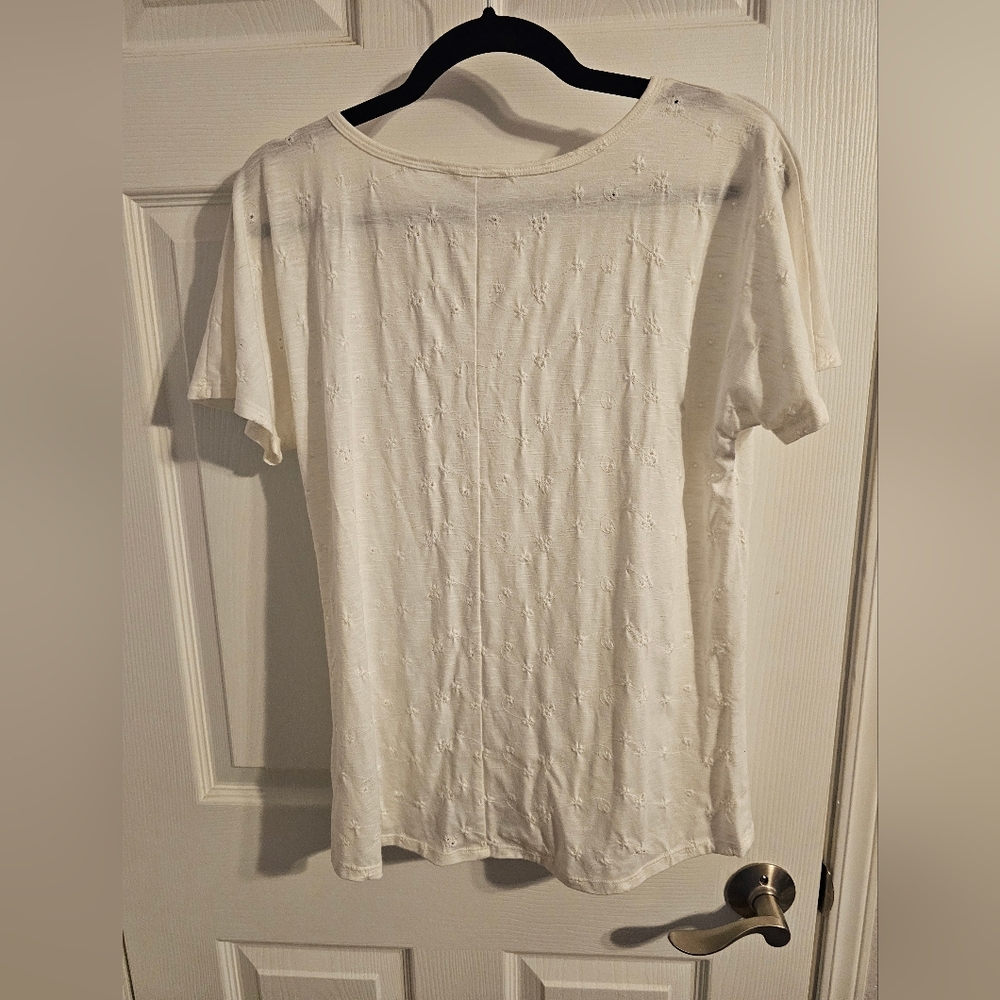 Maurices White Short Sleeve Tee with Eyelet Design - Picture 2 of 6